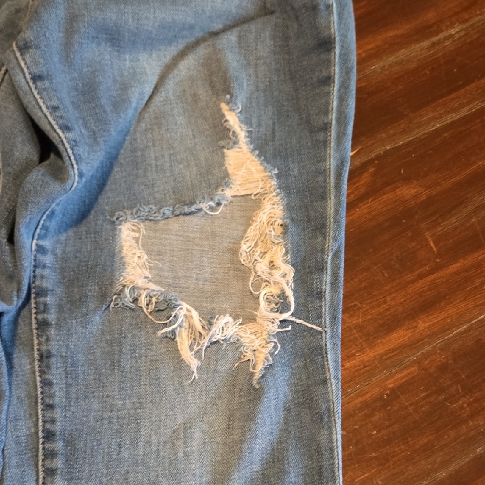 New York & Co. SOHO Distressed Light Blue Women's Skinny Jeans #938 - Picture 3 of 13